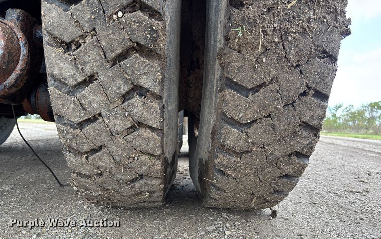 image for item EV3078 1991 International 4900 dump truck