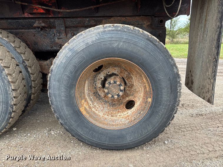 image for item EV3078 1991 International 4900 dump truck