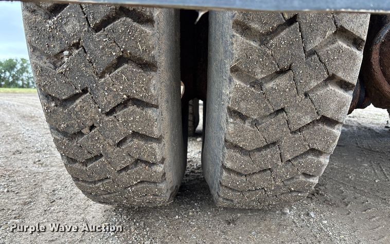 image for item EV3078 1991 International 4900 dump truck