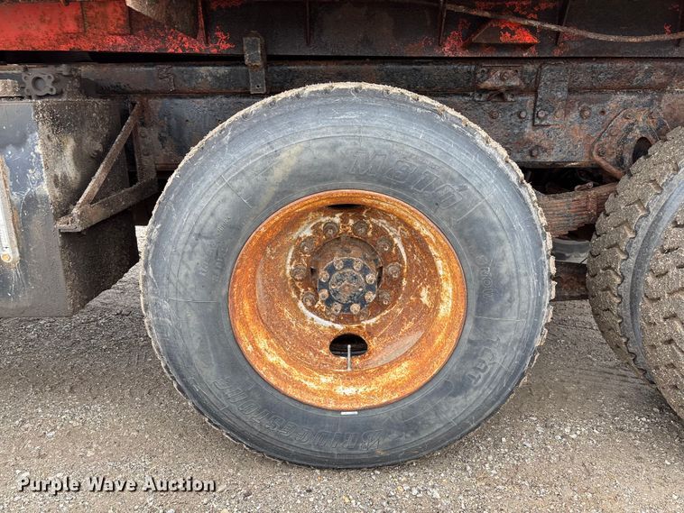 image for item EV3078 1991 International 4900 dump truck