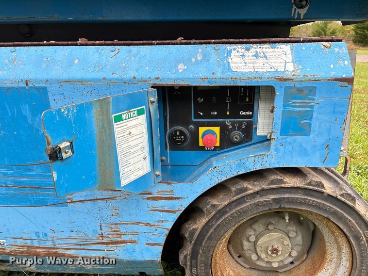 image for item EV3079 2004 Genie GS-2668 scissor lift