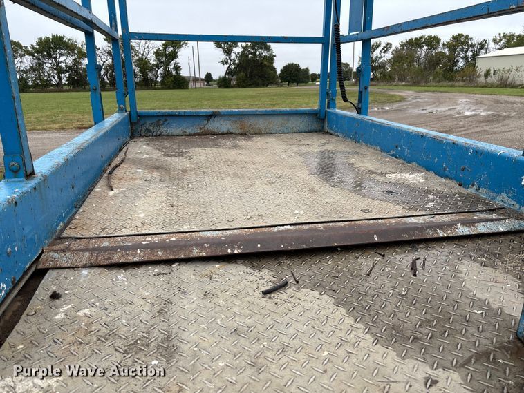 image for item EV3079 2004 Genie GS-2668 scissor lift