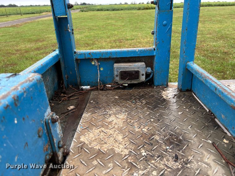 image for item EV3079 2004 Genie GS-2668 scissor lift