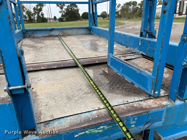 image for item EV3079 2004 Genie GS-2668 scissor lift