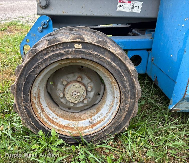 image for item EV3079 2004 Genie GS-2668 scissor lift