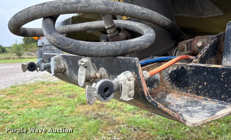 image for item EV3080 2006 Hilbilt 283/16HDXL end dump trailer