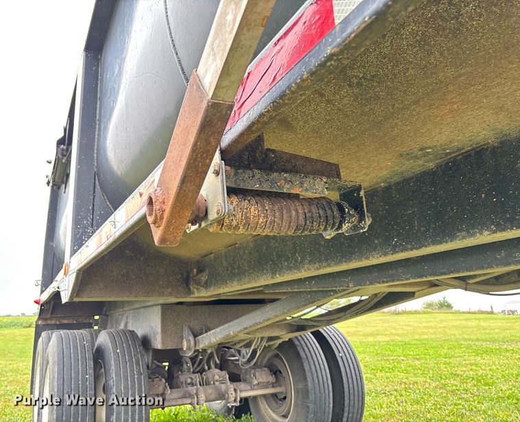 image for item EV3080 2006 Hilbilt 283/16HDXL end dump trailer