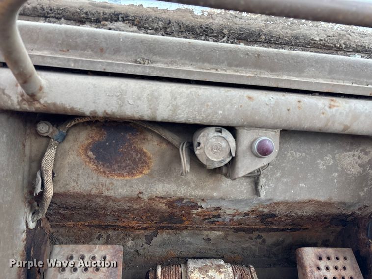 image for item EV3096 1990 Caterpillar 953 track loader