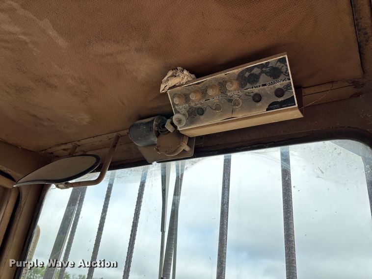 image for item EV3096 1990 Caterpillar 953 track loader