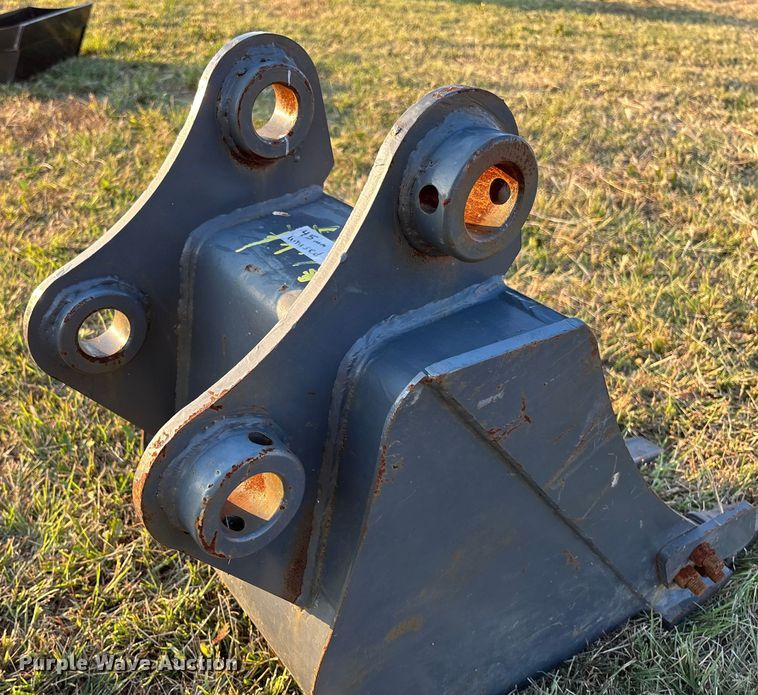 image for item EV3124 excavator bucket