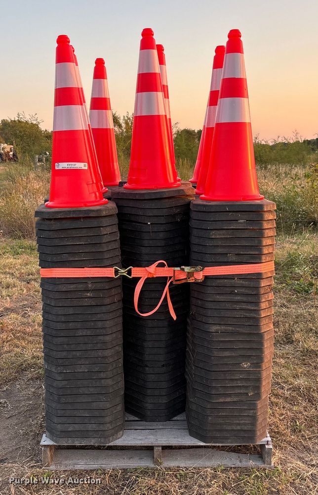 image for item EV3137 (250) traffic cones