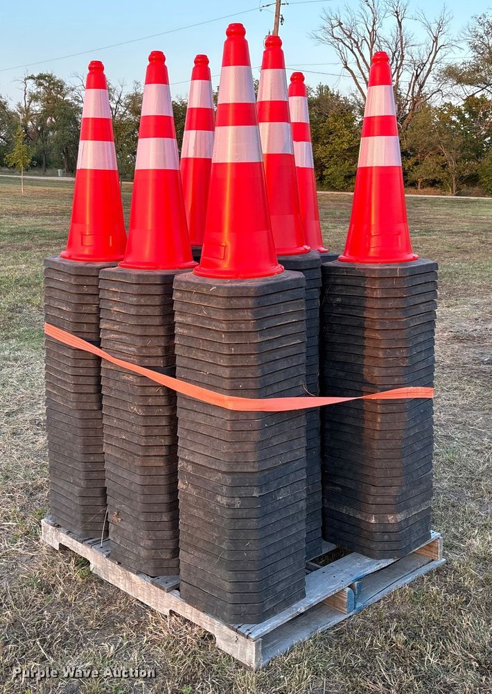 image for item EV3137 (250) traffic cones