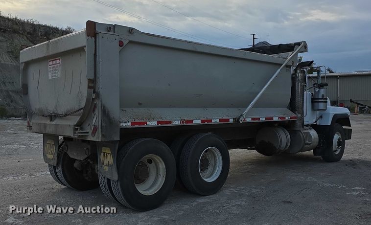 image for item FI0594 1997 Mack RD688S dump truck