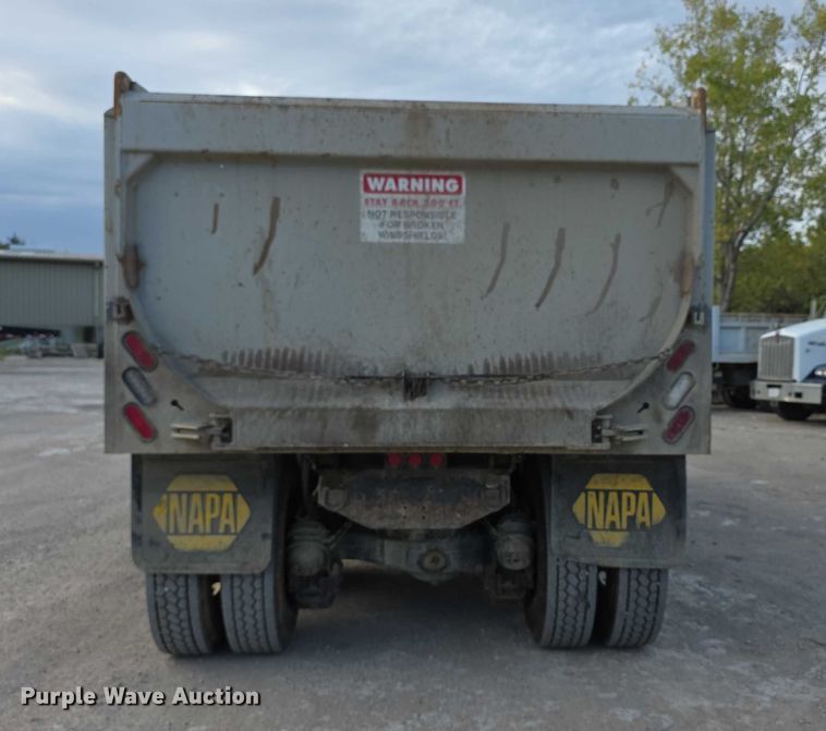 image for item FI0594 1997 Mack RD688S dump truck