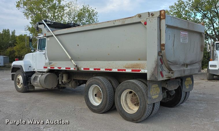 image for item FI0594 1997 Mack RD688S dump truck