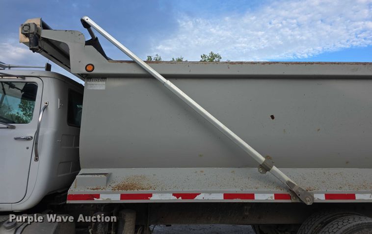 image for item FI0594 1997 Mack RD688S dump truck