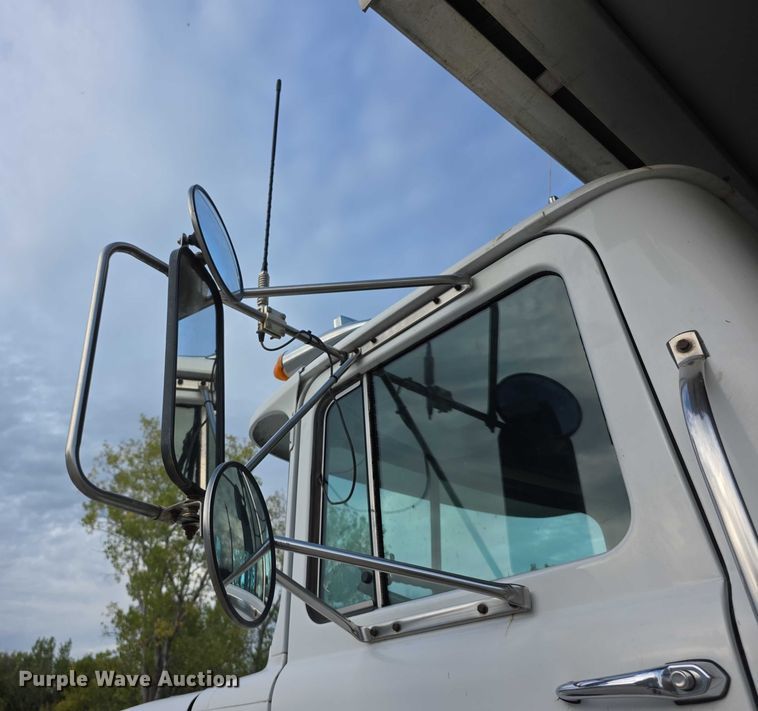 image for item FI0594 1997 Mack RD688S dump truck