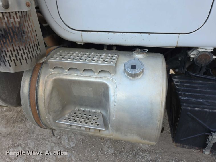 image for item FI0594 1997 Mack RD688S dump truck