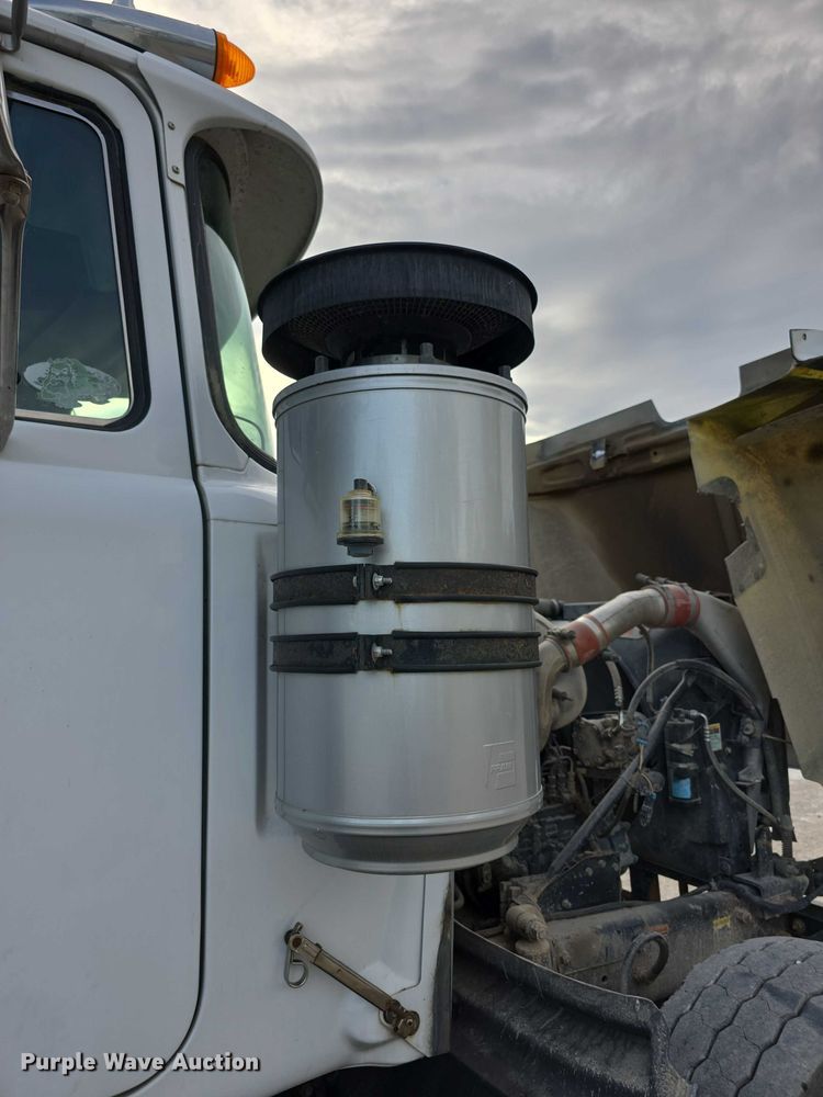 image for item FI0594 1997 Mack RD688S dump truck