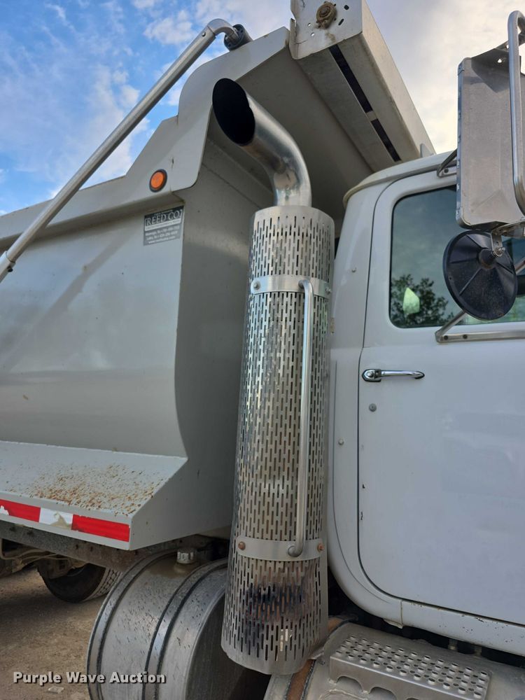 image for item FI0594 1997 Mack RD688S dump truck