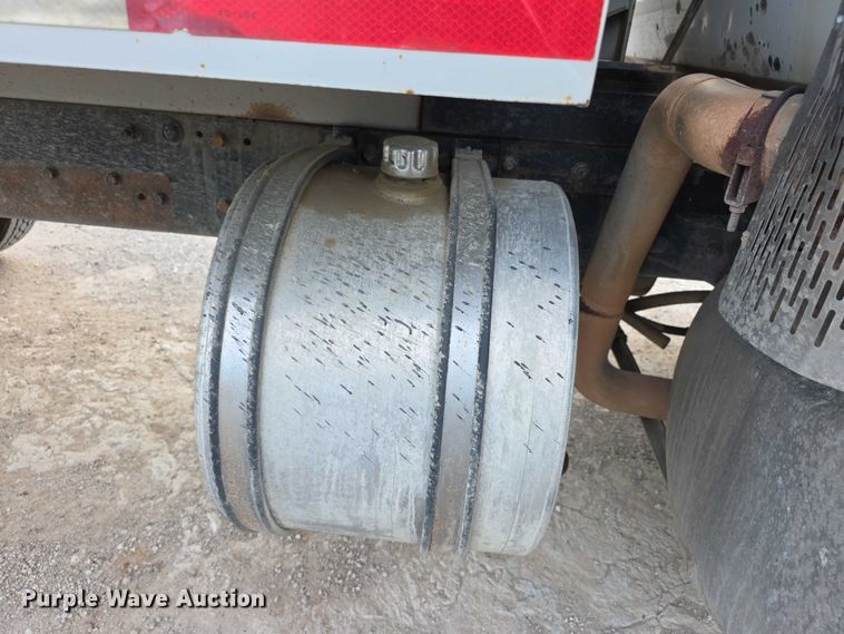 image for item FI0594 1997 Mack RD688S dump truck