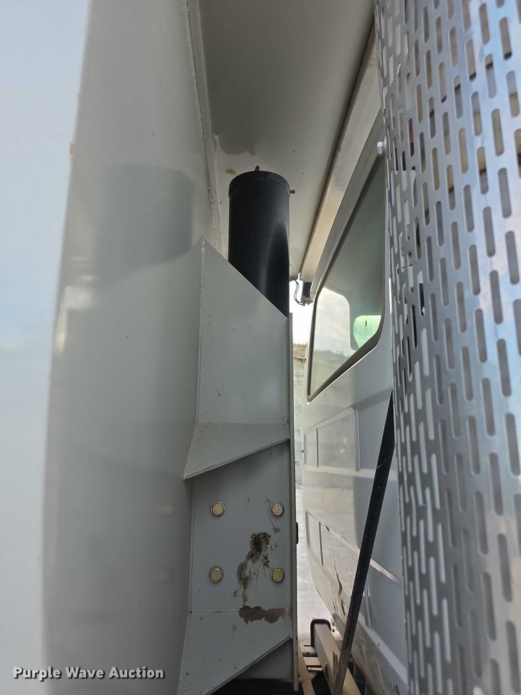 image for item FI0594 1997 Mack RD688S dump truck