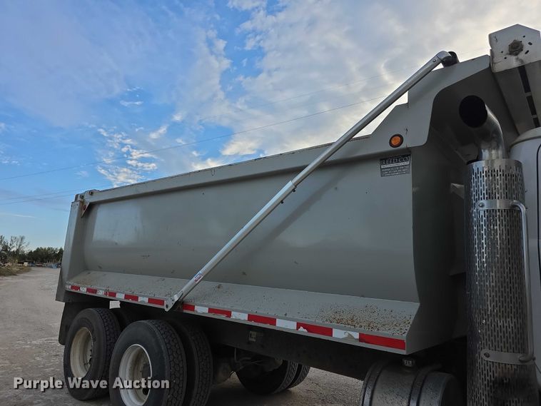 image for item FI0594 1997 Mack RD688S dump truck