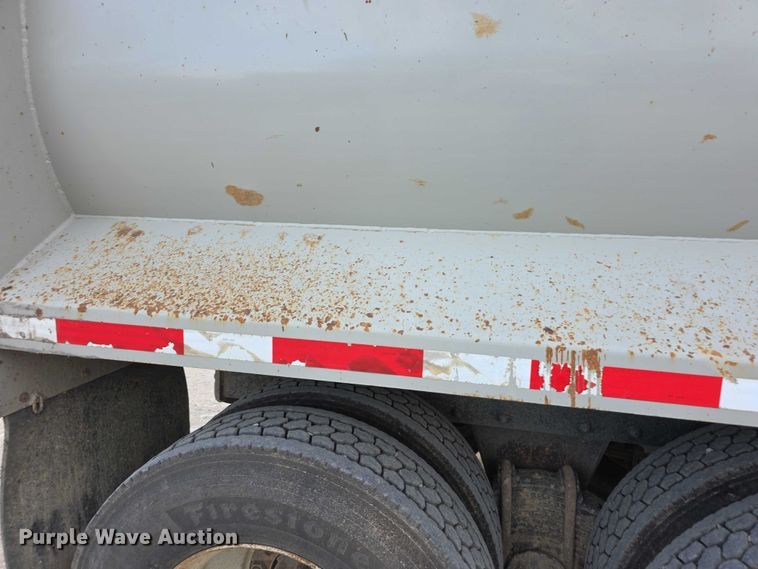 image for item FI0594 1997 Mack RD688S dump truck