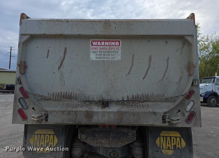 image for item FI0594 1997 Mack RD688S dump truck