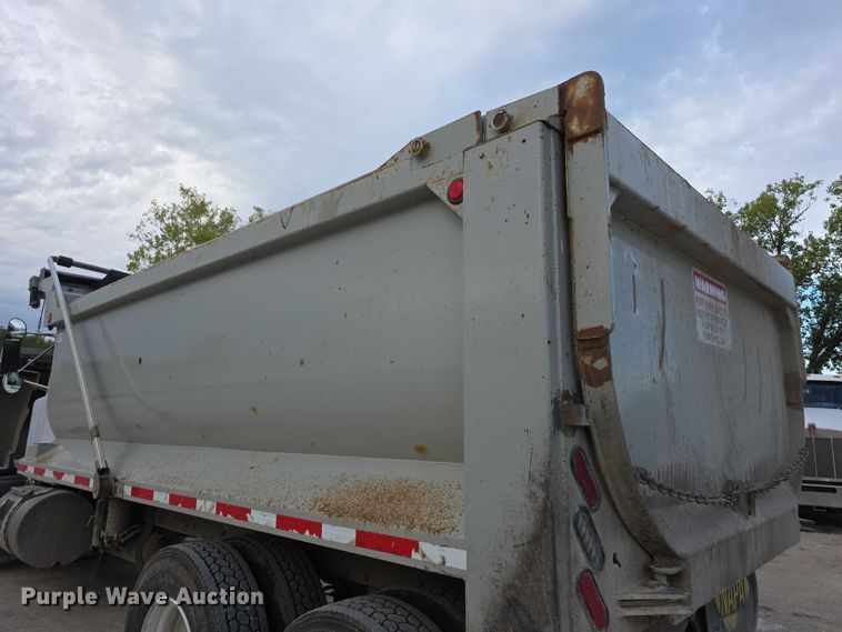 image for item FI0594 1997 Mack RD688S dump truck