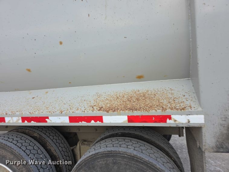 image for item FI0594 1997 Mack RD688S dump truck