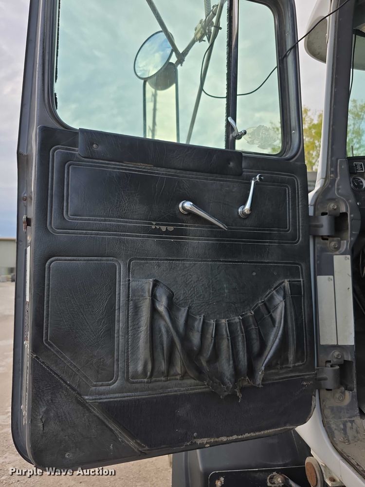 image for item FI0594 1997 Mack RD688S dump truck