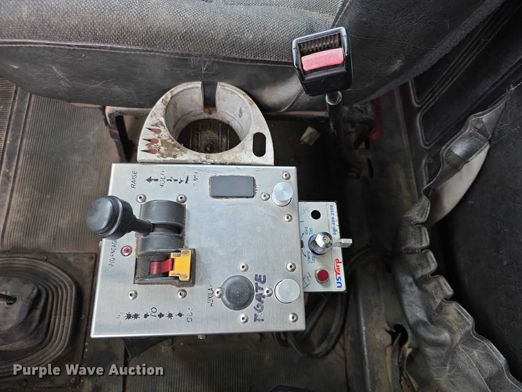 image for item FI0594 1997 Mack RD688S dump truck