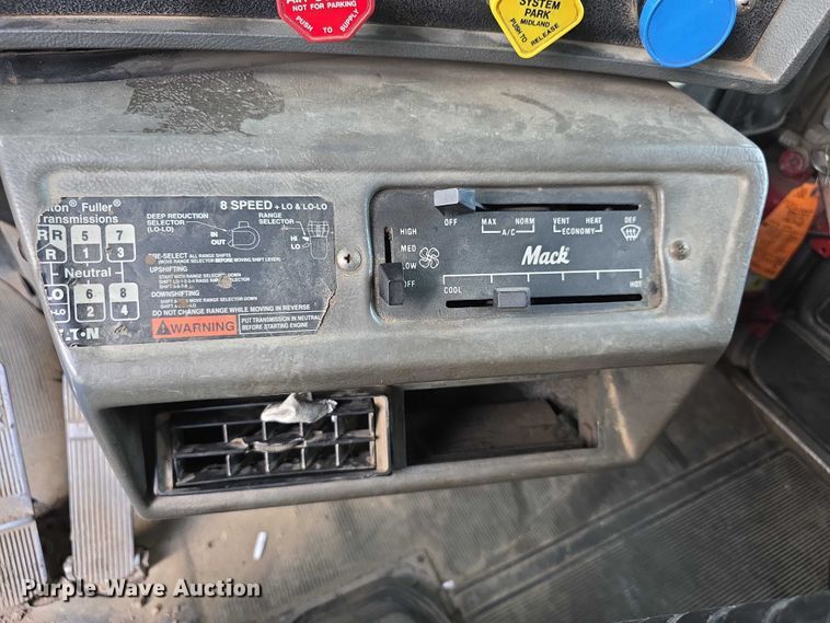 image for item FI0594 1997 Mack RD688S dump truck