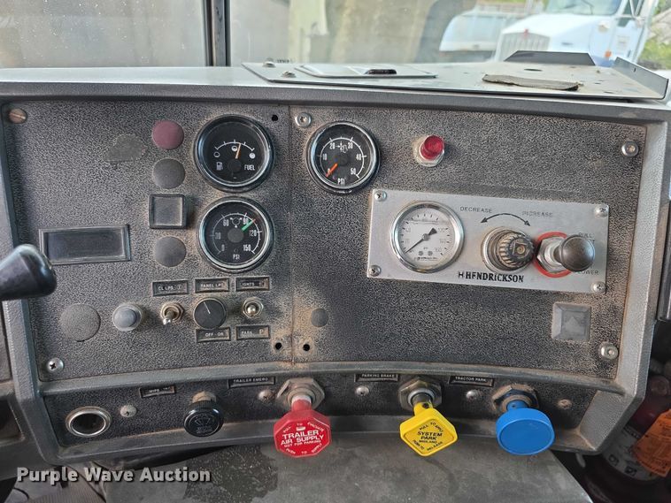 image for item FI0594 1997 Mack RD688S dump truck