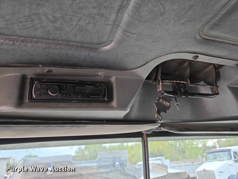 image for item FI0594 1997 Mack RD688S dump truck