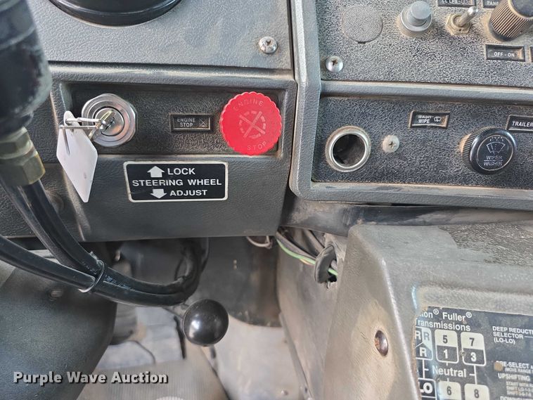 image for item FI0594 1997 Mack RD688S dump truck