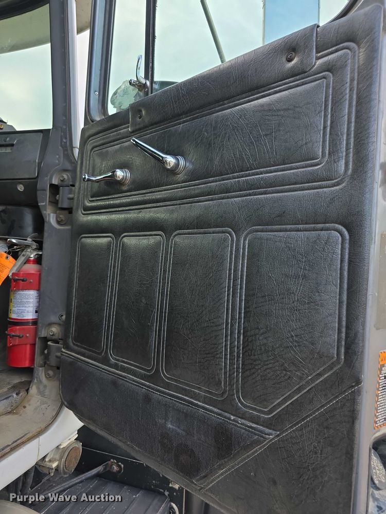 image for item FI0594 1997 Mack RD688S dump truck