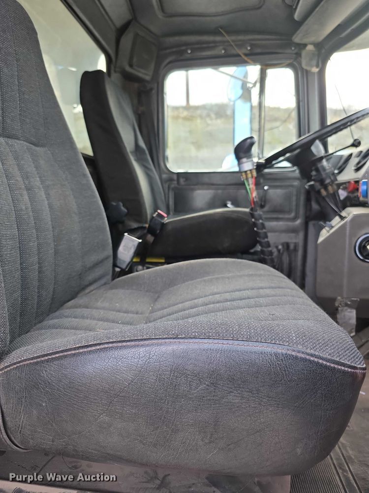 image for item FI0594 1997 Mack RD688S dump truck