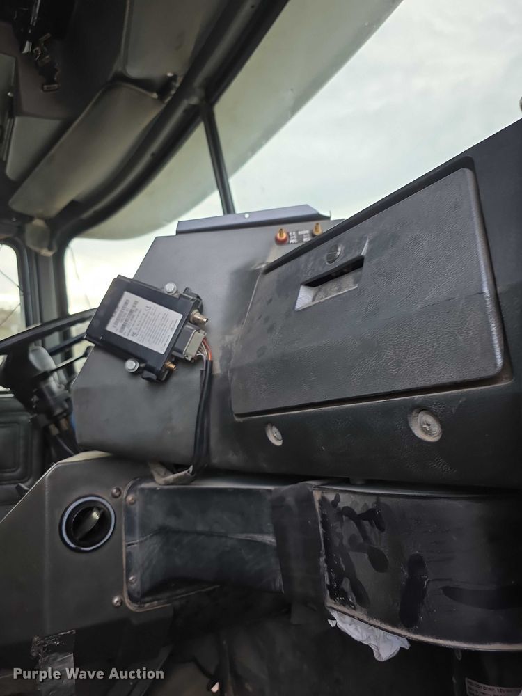 image for item FI0594 1997 Mack RD688S dump truck