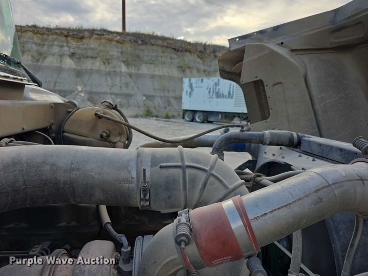 image for item FI0594 1997 Mack RD688S dump truck