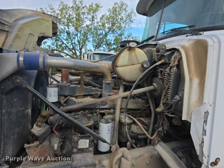 image for item FI0594 1997 Mack RD688S dump truck