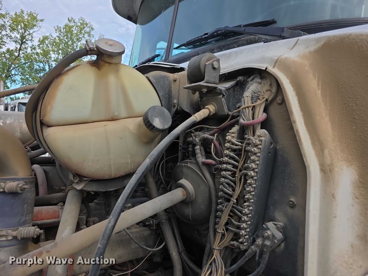 image for item FI0594 1997 Mack RD688S dump truck