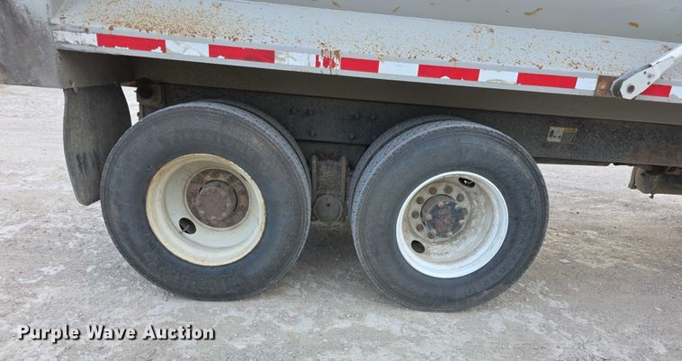 image for item FI0594 1997 Mack RD688S dump truck