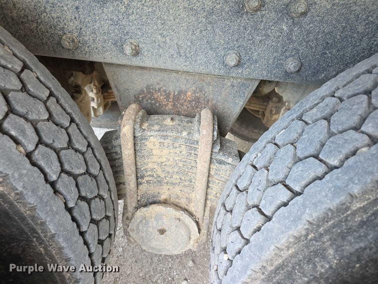 image for item FI0594 1997 Mack RD688S dump truck