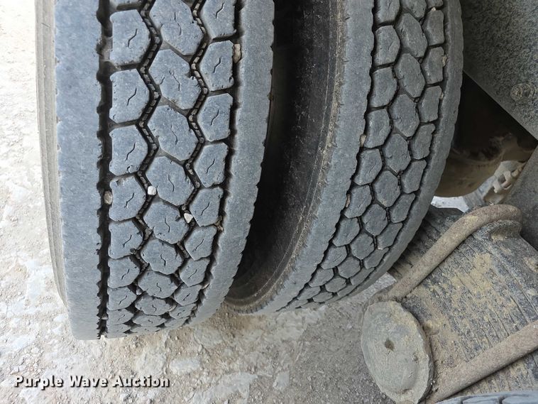 image for item FI0594 1997 Mack RD688S dump truck