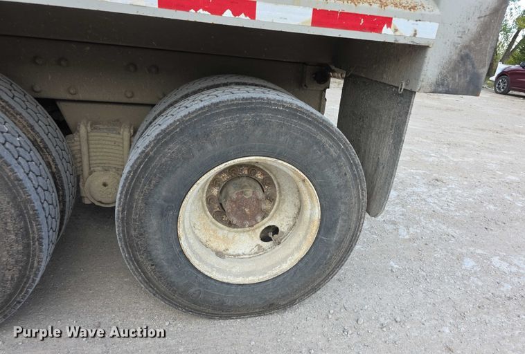 image for item FI0594 1997 Mack RD688S dump truck