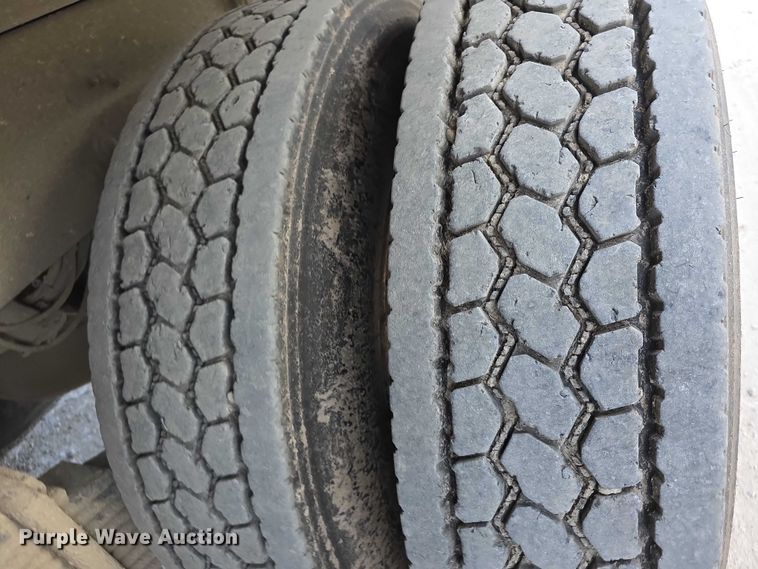 image for item FI0594 1997 Mack RD688S dump truck