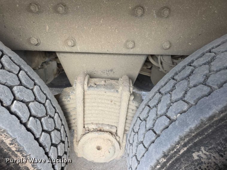 image for item FI0594 1997 Mack RD688S dump truck