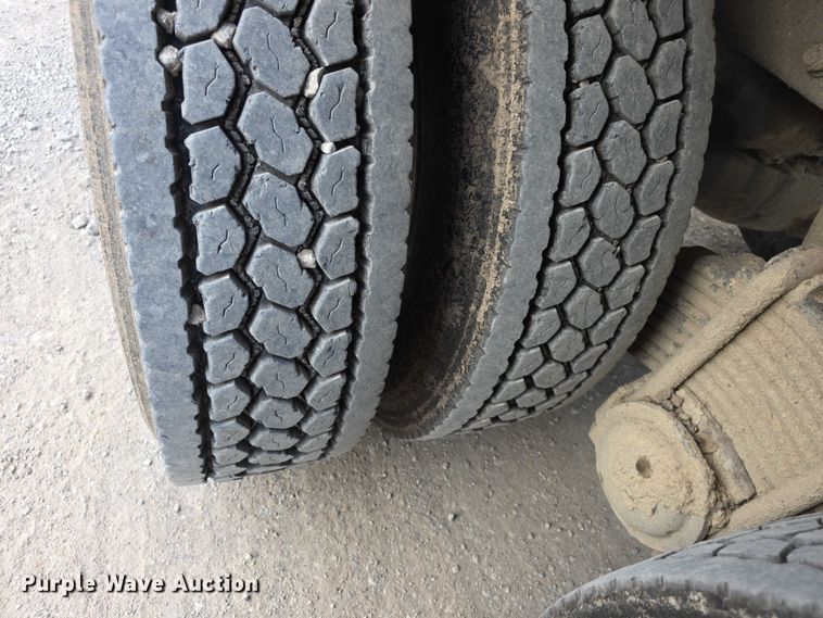 image for item FI0594 1997 Mack RD688S dump truck